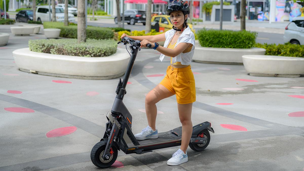 Xe điện Scooter Segway Ninebot D18W 