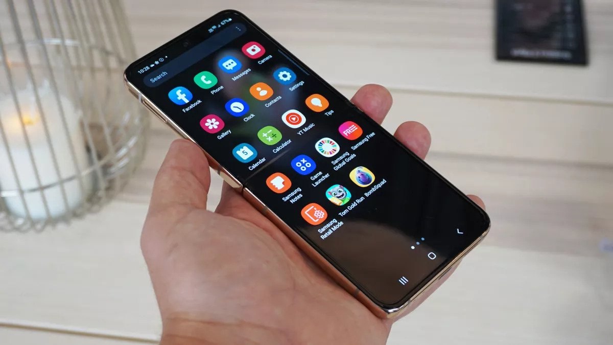 Mua điện thoại Samsung Z Flip 5 chính hãng, giá tốt tại CellphoneS