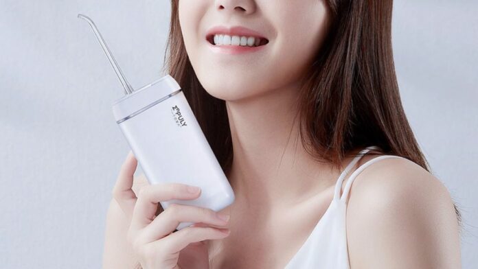 Máy tăm nước Xiaomi mini có gì mới? Niềng răng có nên dùng?