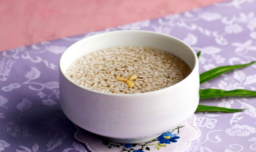 Nước gạo ngọt truyền thống của ngày Tết âm lịch Hàn Quốc