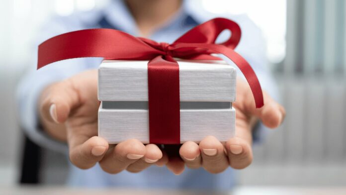 Kinh nghiệm mua quà tặng khách hàng doanh nghiệp ý nghĩa, rẻ