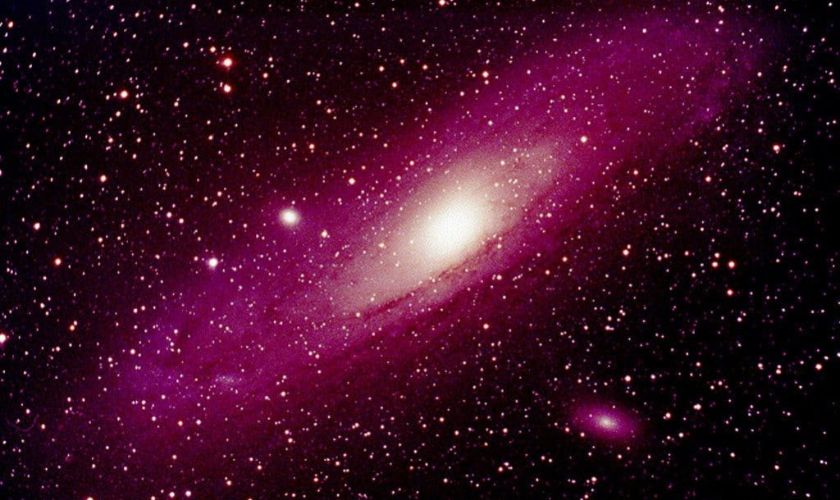 Hình nền thiên hà trong vũ trụ màu hồng cute cho máy tính